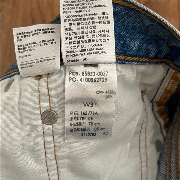 NWT Levi’s 501 Mid-Thigh Shorts - Picture 5 of 10